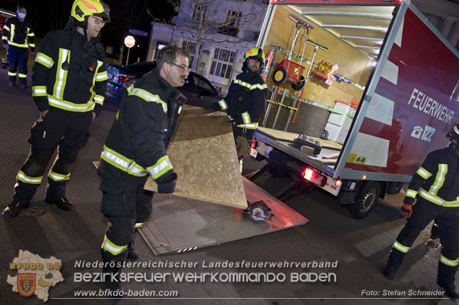 20220307 Pkw-Lenker krachte gegen Außenmauer des Badener Strandbads Foto: Stefan Schneider BFKDO Baden 20220307 Pkw-Lenker krachte gegen Außenmauer des Badener Strandbads Foto: Stefan Schneider BFKDO Baden