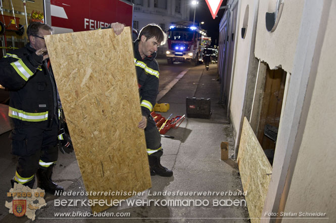 20220307 Pkw-Lenker krachte gegen Auenmauer des Badener Strandbads  Foto: Stefan Schneider BFKDO Baden