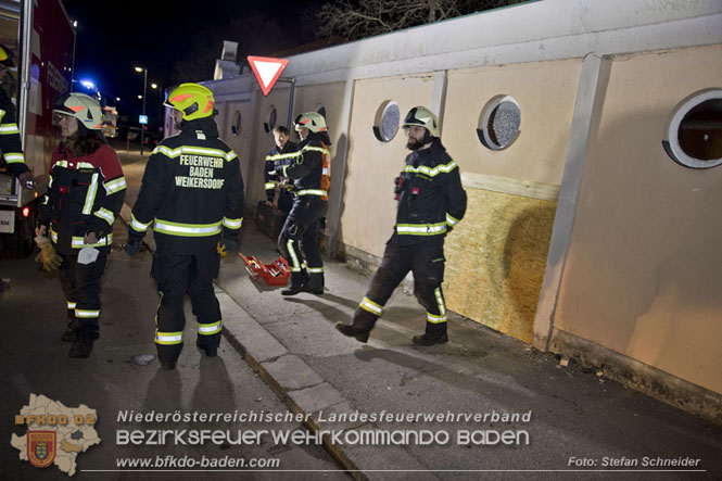 20220307 Pkw-Lenker krachte gegen Außenmauer des Badener Strandbads Foto: Stefan Schneider BFKDO Baden 20220307 Pkw-Lenker krachte gegen Außenmauer des Badener Strandbads Foto: Stefan Schneider BFKDO Baden