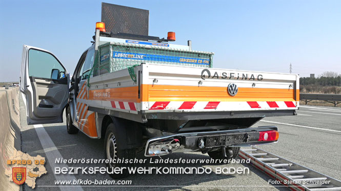 20220325 Menschenrettung nach Auffahrunfall auf ASFiNAG Fahrzeug auf der A2 RFB Wien   Foto: Stefan Schneider BFKDO BADEN