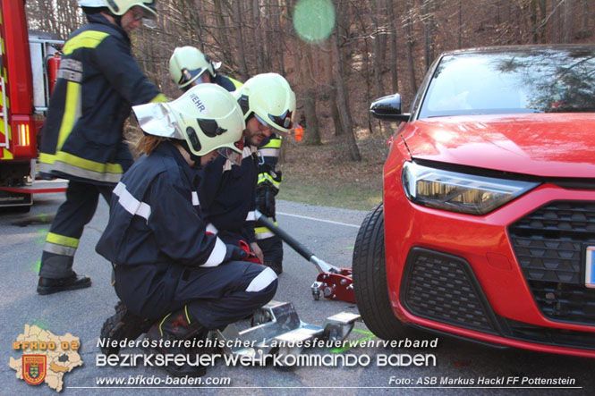 20220412 Motorrad gegen Pkw auf der L138 Pottenstein - Grabenweg  Foto: ASB Markus Hackl