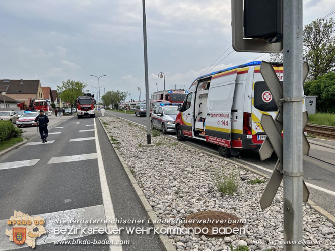 20220506 Menschenrettung nach Unfall Pkw gegen Badner-Bahn   Foto: Ing. Daniel Bartmann