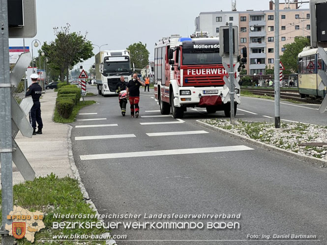 20220506 Menschenrettung nach Unfall Pkw gegen Badner-Bahn   Foto: Ing. Daniel Bartmann