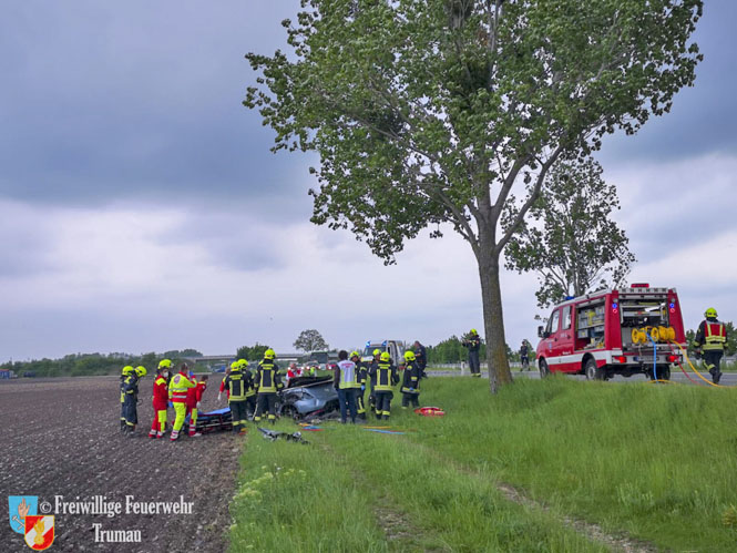 20220507 Verkehrsunfall mit eingeklemmter Person auf der LB16  Foto: Freiwillige Feuerwehr Trumau