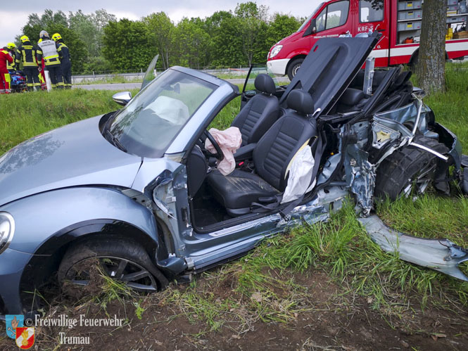 20220507 Verkehrsunfall mit eingeklemmter Person auf der LB16  Foto: Freiwillige Feuerwehr Trumau