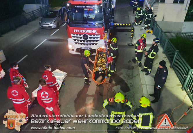 20220509 Menschenrettung aus Schwechat in Baden  Foto: Freiwillige Feuerwehr Baden Weikersdorf