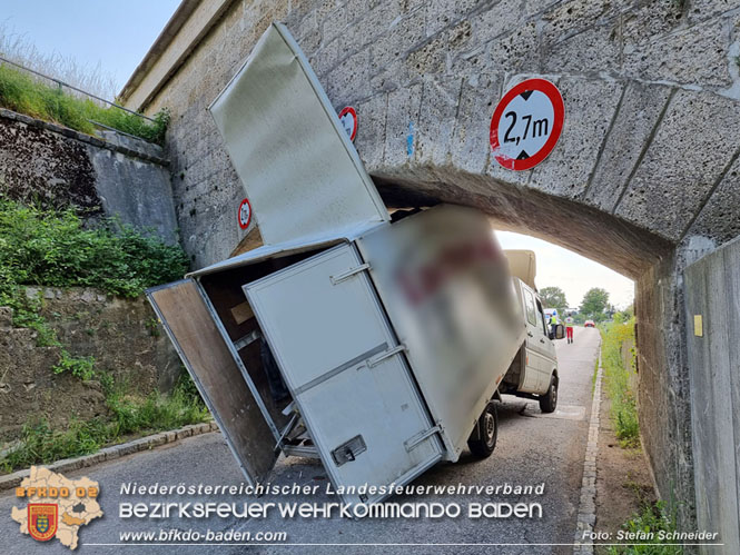 20220617 Bergung Kleintransporter aus Wasserleitungs-Unterführung Pfaffstätten-Einöde Foto: Stefan Schneider 20220617 Bergung Kleintransporter aus Wasserleitungs-Unterführung Pfaffstätten-Einöde Foto: Stefan Schneider