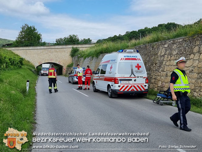 20220617 Bergung Kleintransporter aus Wasserleitungs-Unterführung Pfaffstätten-Einöde Foto: Stefan Schneider 20220617 Bergung Kleintransporter aus Wasserleitungs-Unterführung Pfaffstätten-Einöde Foto: Stefan Schneider