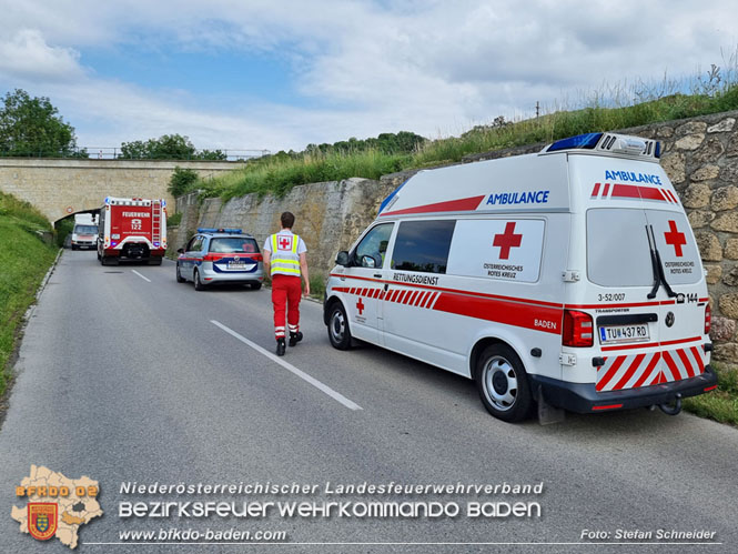 20220617 Bergung Kleintransporter aus Wasserleitungs-Unterführung Pfaffstätten-Einöde Foto: Stefan Schneider 20220617 Bergung Kleintransporter aus Wasserleitungs-Unterführung Pfaffstätten-Einöde Foto: Stefan Schneider