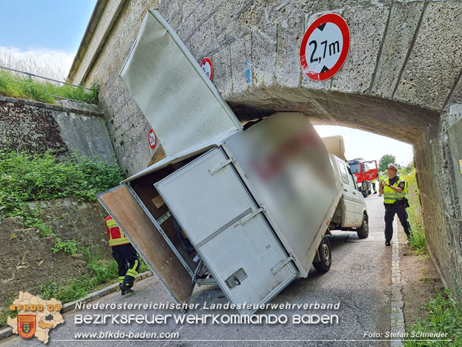 20220617 Bergung Kleintransporter aus Wasserleitungs-Unterführung Pfaffstätten-Einöde Foto: Stefan Schneider 20220617 Bergung Kleintransporter aus Wasserleitungs-Unterführung Pfaffstätten-Einöde Foto: Stefan Schneider