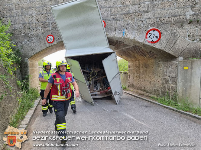 20220617 Bergung Kleintransporter aus Wasserleitungs-Unterführung Pfaffstätten-Einöde Foto: Stefan Schneider 20220617 Bergung Kleintransporter aus Wasserleitungs-Unterführung Pfaffstätten-Einöde Foto: Stefan Schneider