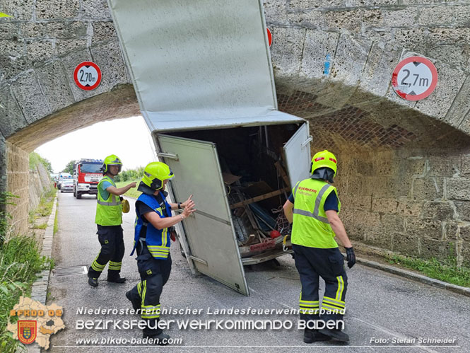 20220617 Bergung Kleintransporter aus Wasserleitungs-Unterführung Pfaffstätten-Einöde Foto: Stefan Schneider 20220617 Bergung Kleintransporter aus Wasserleitungs-Unterführung Pfaffstätten-Einöde Foto: Stefan Schneider