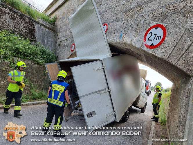 20220617 Bergung Kleintransporter aus Wasserleitungs-Unterführung Pfaffstätten-Einöde Foto: Stefan Schneider 20220617 Bergung Kleintransporter aus Wasserleitungs-Unterführung Pfaffstätten-Einöde Foto: Stefan Schneider