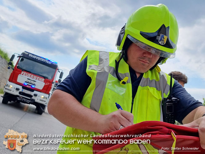 20220617 Bergung Kleintransporter aus Wasserleitungs-Unterführung Pfaffstätten-Einöde Foto: Stefan Schneider 20220617 Bergung Kleintransporter aus Wasserleitungs-Unterführung Pfaffstätten-Einöde Foto: Stefan Schneider