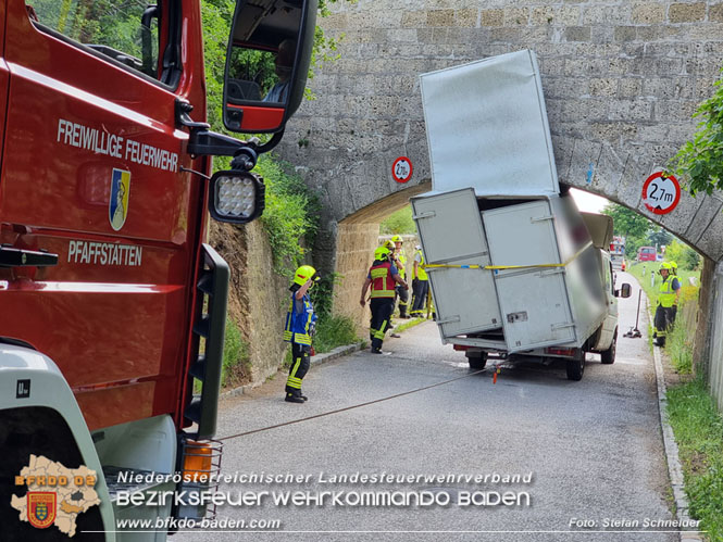 20220617 Bergung Kleintransporter aus Wasserleitungs-Unterführung Pfaffstätten-Einöde Foto: Stefan Schneider 20220617 Bergung Kleintransporter aus Wasserleitungs-Unterführung Pfaffstätten-Einöde Foto: Stefan Schneider