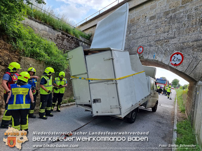 20220617 Bergung Kleintransporter aus Wasserleitungs-Unterführung Pfaffstätten-Einöde Foto: Stefan Schneider 20220617 Bergung Kleintransporter aus Wasserleitungs-Unterführung Pfaffstätten-Einöde Foto: Stefan Schneider