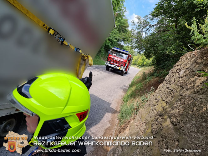 20220617 Bergung Kleintransporter aus Wasserleitungs-Unterführung Pfaffstätten-Einöde Foto: Stefan Schneider 20220617 Bergung Kleintransporter aus Wasserleitungs-Unterführung Pfaffstätten-Einöde Foto: Stefan Schneider