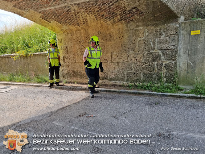 20220617 Bergung Kleintransporter aus Wasserleitungs-Unterfhrung Pfaffsttten-Einde   Foto: Stefan Schneider