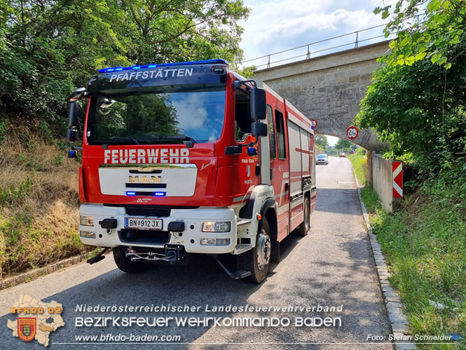 20220617 Bergung Kleintransporter aus Wasserleitungs-Unterführung Pfaffstätten-Einöde Foto: Stefan Schneider 20220617 Bergung Kleintransporter aus Wasserleitungs-Unterführung Pfaffstätten-Einöde Foto: Stefan Schneider