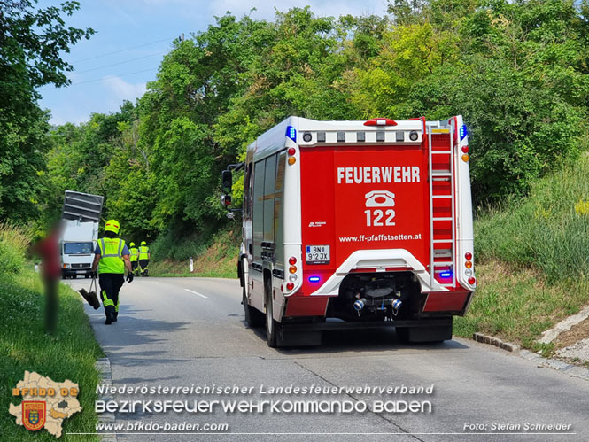 20220617 Bergung Kleintransporter aus Wasserleitungs-Unterführung Pfaffstätten-Einöde Foto: Stefan Schneider 20220617 Bergung Kleintransporter aus Wasserleitungs-Unterführung Pfaffstätten-Einöde Foto: Stefan Schneider