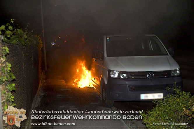 20220623 Nächtlicher Fahrzeugbrand in Baden Ortsteil Leesdorf  Foto: Stefan Schneider