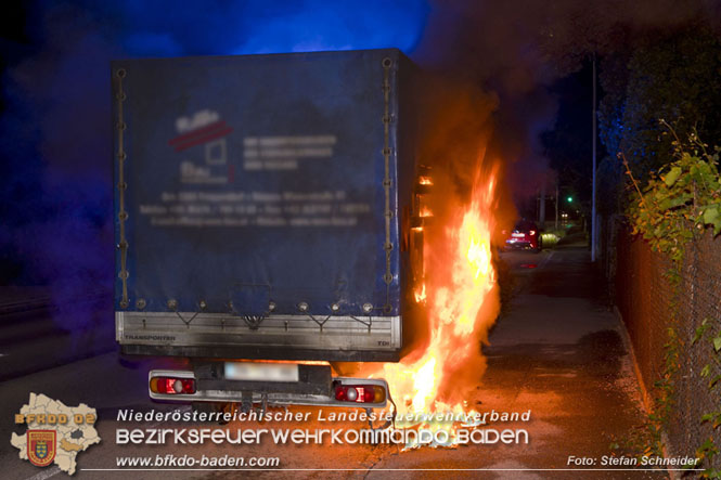 20220623 Nchtlicher Fahrzeugbrand in Baden Ortsteil Leesdorf  Foto: Stefan Schneider