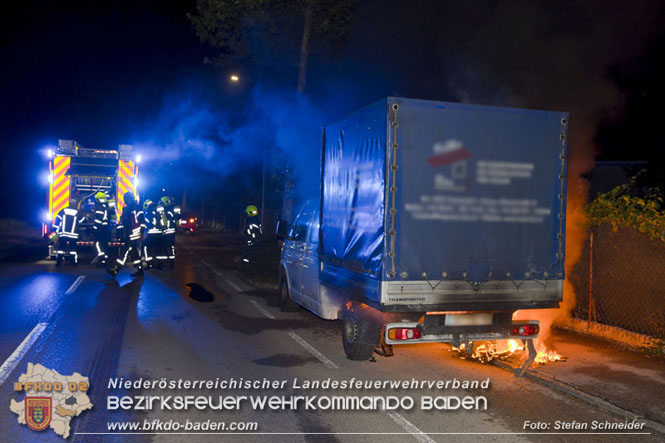 20220623 Nchtlicher Fahrzeugbrand in Baden Ortsteil Leesdorf  Foto: Stefan Schneider