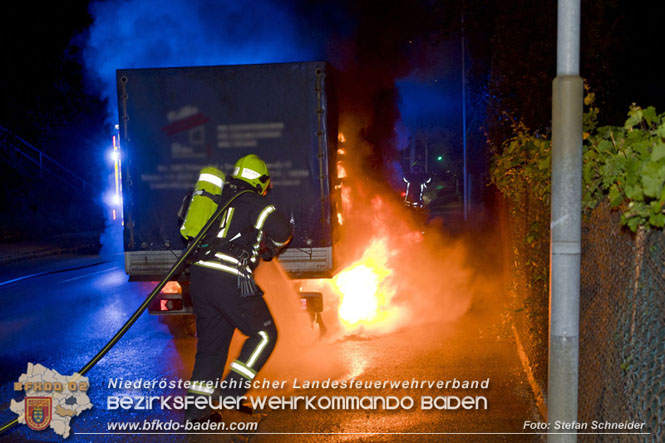 20220623 Nächtlicher Fahrzeugbrand in Baden Ortsteil Leesdorf  Foto: Stefan Schneider