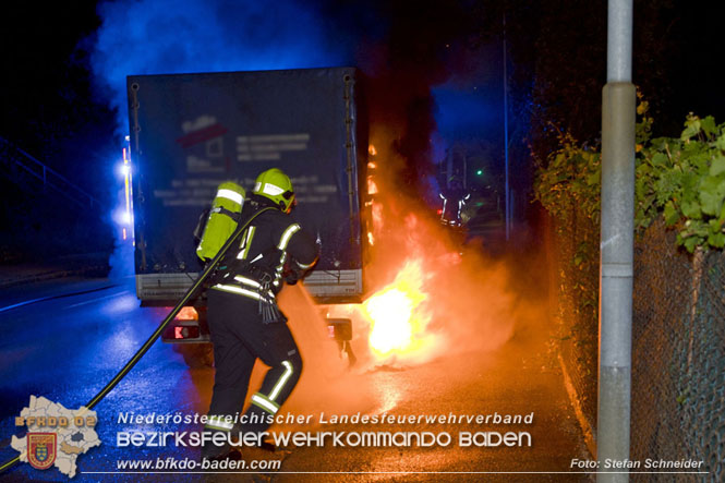 20220623 Nchtlicher Fahrzeugbrand in Baden Ortsteil Leesdorf  Foto: Stefan Schneider