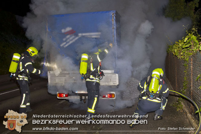 20220623 Nchtlicher Fahrzeugbrand in Baden Ortsteil Leesdorf  Foto: Stefan Schneider