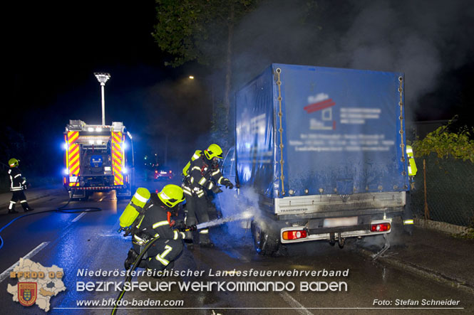 20220623 Nchtlicher Fahrzeugbrand in Baden Ortsteil Leesdorf  Foto: Stefan Schneider