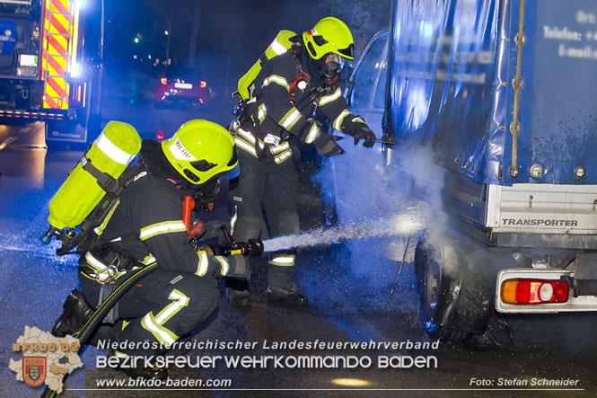 20220623 Nchtlicher Fahrzeugbrand in Baden Ortsteil Leesdorf  Foto: Stefan Schneider