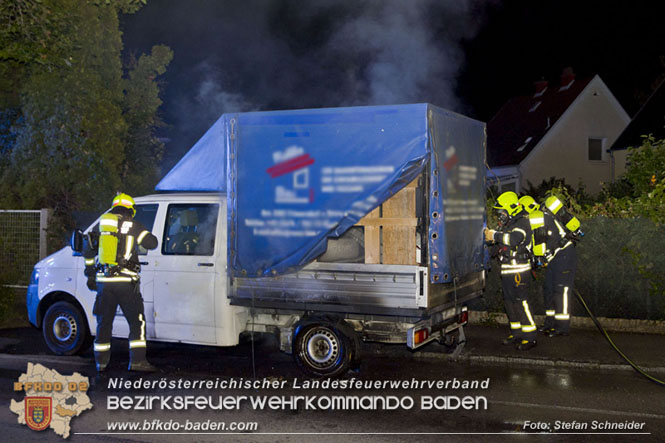 20220623 Nchtlicher Fahrzeugbrand in Baden Ortsteil Leesdorf  Foto: Stefan Schneider