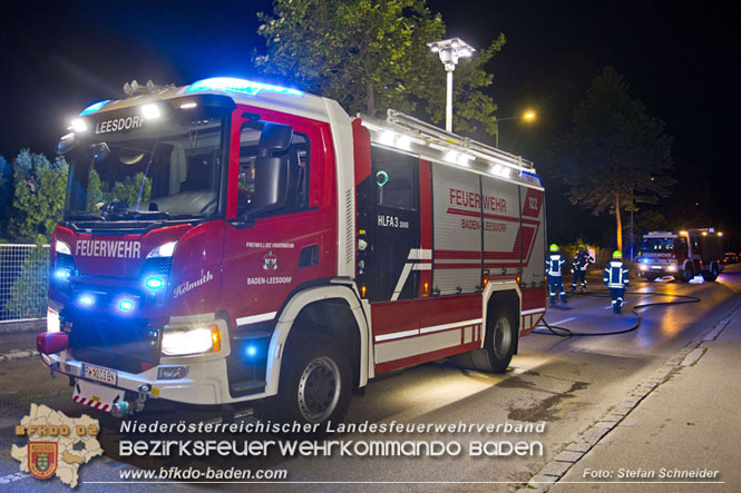 20220623 Nchtlicher Fahrzeugbrand in Baden Ortsteil Leesdorf  Foto: Stefan Schneider