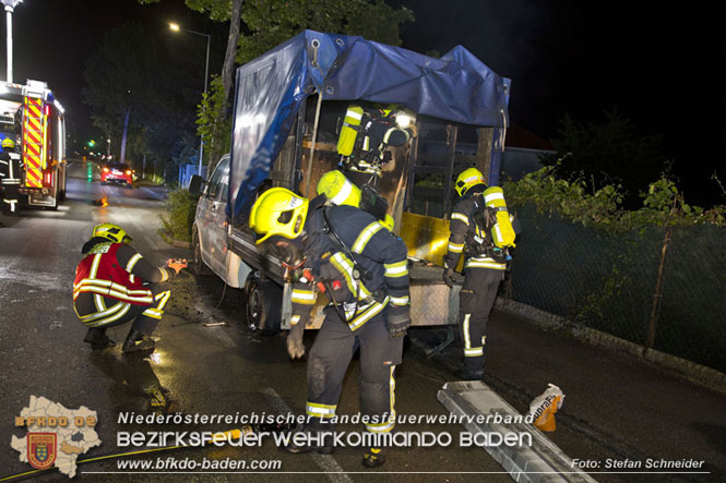 20220623 Nchtlicher Fahrzeugbrand in Baden Ortsteil Leesdorf  Foto: Stefan Schneider