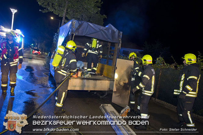 20220623 Nchtlicher Fahrzeugbrand in Baden Ortsteil Leesdorf  Foto: Stefan Schneider