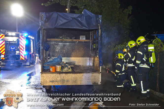 20220623 Nchtlicher Fahrzeugbrand in Baden Ortsteil Leesdorf  Foto: Stefan Schneider