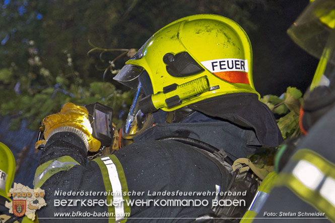 20220623 Nchtlicher Fahrzeugbrand in Baden Ortsteil Leesdorf  Foto: Stefan Schneider