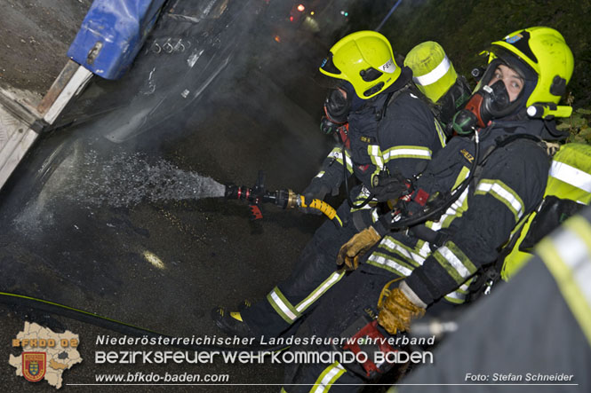 20220623 Nchtlicher Fahrzeugbrand in Baden Ortsteil Leesdorf  Foto: Stefan Schneider