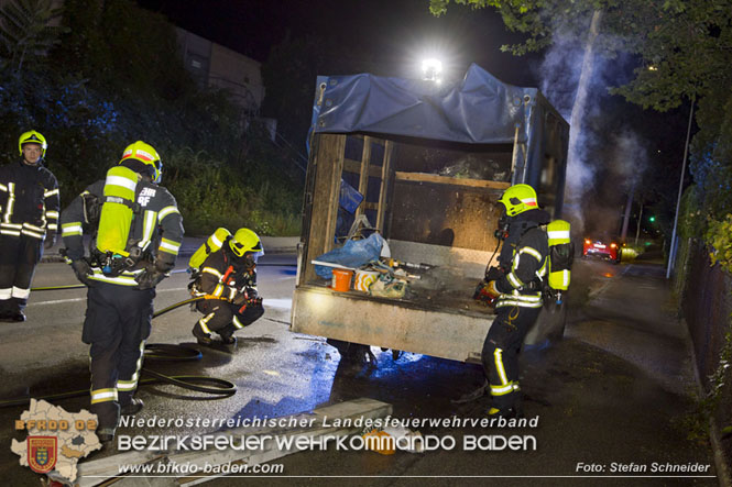 20220623 Nchtlicher Fahrzeugbrand in Baden Ortsteil Leesdorf  Foto: Stefan Schneider