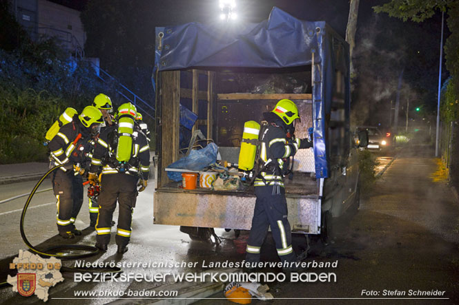 20220623 Nchtlicher Fahrzeugbrand in Baden Ortsteil Leesdorf  Foto: Stefan Schneider