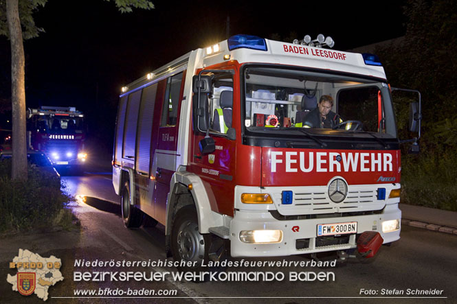 20220623 Nchtlicher Fahrzeugbrand in Baden Ortsteil Leesdorf  Foto: Stefan Schneider