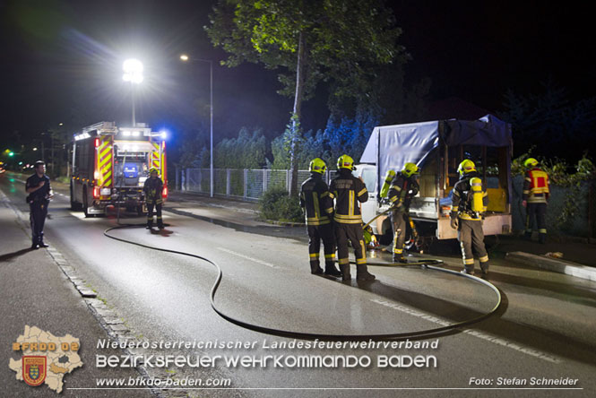 20220623 Nchtlicher Fahrzeugbrand in Baden Ortsteil Leesdorf  Foto: Stefan Schneider