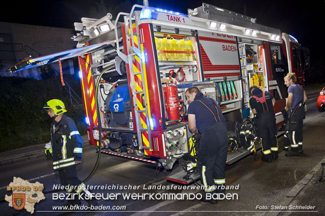 20220623 Nchtlicher Fahrzeugbrand in Baden Ortsteil Leesdorf  Foto: Stefan Schneider