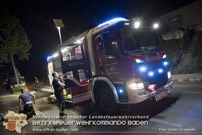 20220623 Nchtlicher Fahrzeugbrand in Baden Ortsteil Leesdorf  Foto: Stefan Schneider