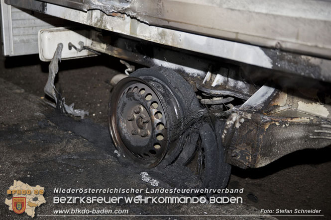 20220623 Nächtlicher Fahrzeugbrand in Baden Ortsteil Leesdorf Foto: Stefan Schneider 20220623 Nächtlicher Fahrzeugbrand in Baden Ortsteil Leesdorf Foto: Stefan Schneider