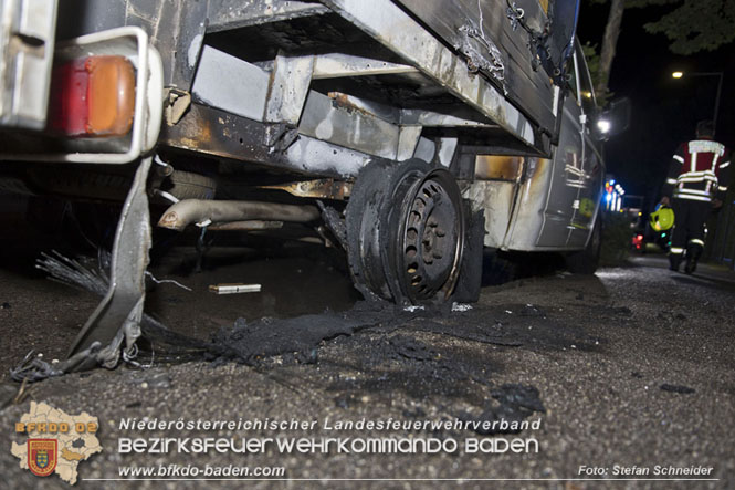 20220623 Nchtlicher Fahrzeugbrand in Baden Ortsteil Leesdorf  Foto: Stefan Schneider