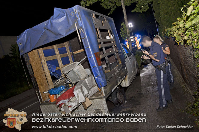 20220623 Nchtlicher Fahrzeugbrand in Baden Ortsteil Leesdorf  Foto: Stefan Schneider