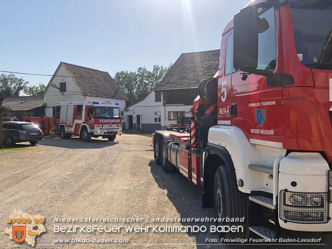 20220627 Feuerwehr versorgt zwei Reitstlle und ein Biomasseheizkraftwerk nach Wasserrohrbruch  Foto: Freiwillige Feuerwehr Baden-Leesdorf