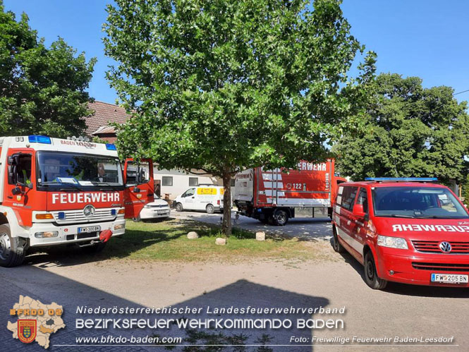 20220627 Feuerwehr versorgt zwei Reitstlle und ein Biomasseheizkraftwerk nach Wasserrohrbruch  Foto: Freiwillige Feuerwehr Baden-Leesdorf